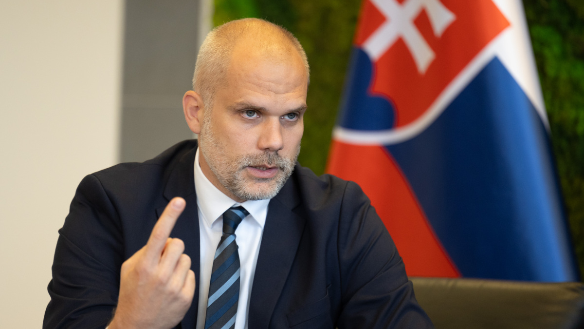 Minister obrany Martin Sklenár