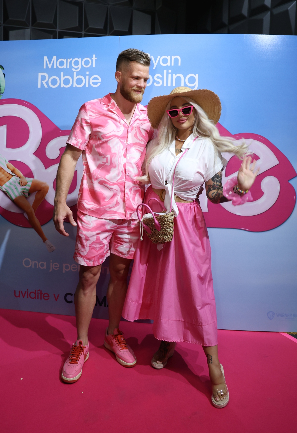 Hostia na premiére filmu Barbie. 