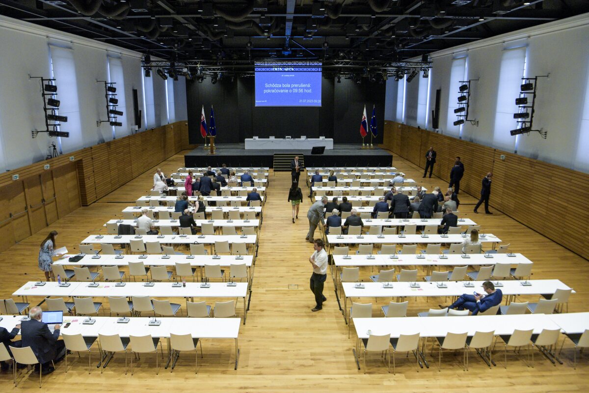 SR Bratislava NRSR parlament 97. schôdza mimoriadna BAX