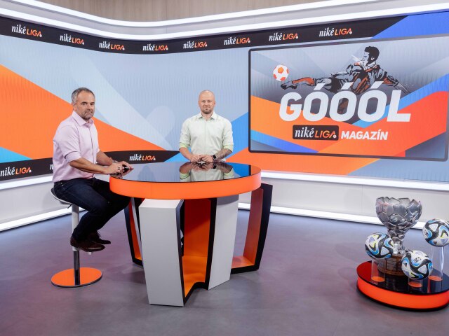Expert Marek Sapara (vpravo) v štúdiu TV Markíza.