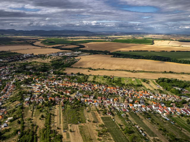 Šenkvice obohacované prisťahovalcami si stále uchovávajú kolorit pôvabnej malokarpatskej dediny.