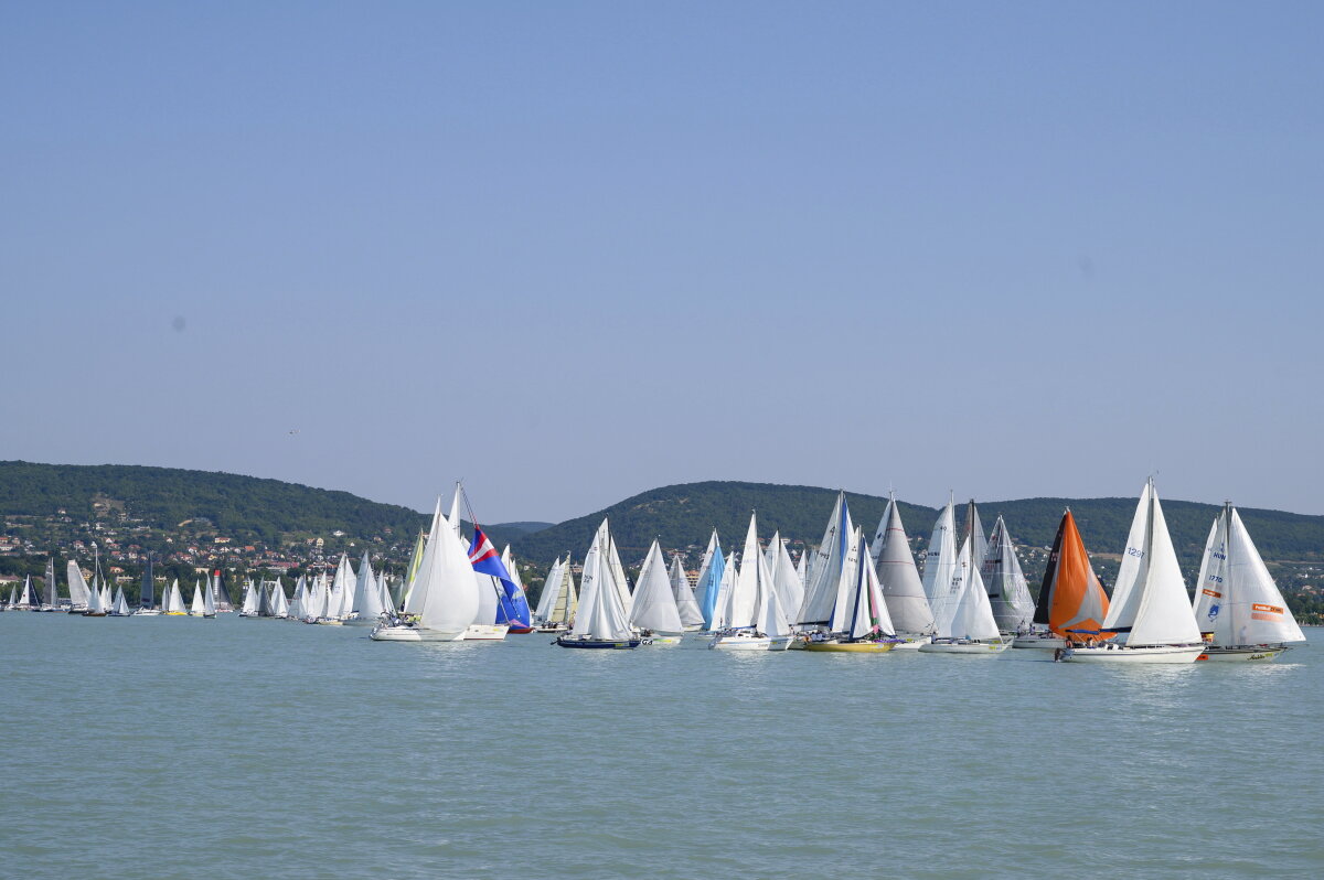 Balaton je najväčšie jazero v strednej Európe. Akú má približne rozlohu?