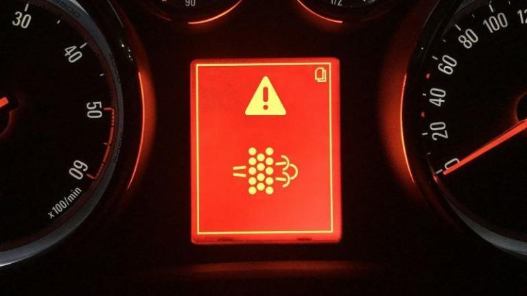 Až 34 modelov áut koncernu Stellantis má problém so selektívnou katalytickou redukciou výfukových plynov. Osem rokov po afére Dieselgate je to zvláštne.