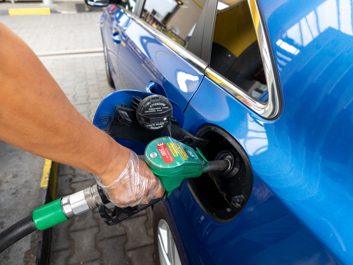 benzín, nafta, pohonné látky, benzínová pumpa, tankovanie, čerpačka, pumpa