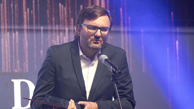 Dramaturg a autor komiksov Daniel Majling si prevzal Cenu ministerky kultúry 2022 v oblasti divadla a literatúry.