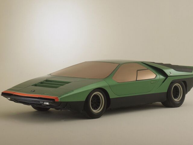 Jedným z horúcich kandidátov na vzkriesenie je tento úžasný koncept Carabo z roku 1968, za ktorým stála karosáreň Bertone.