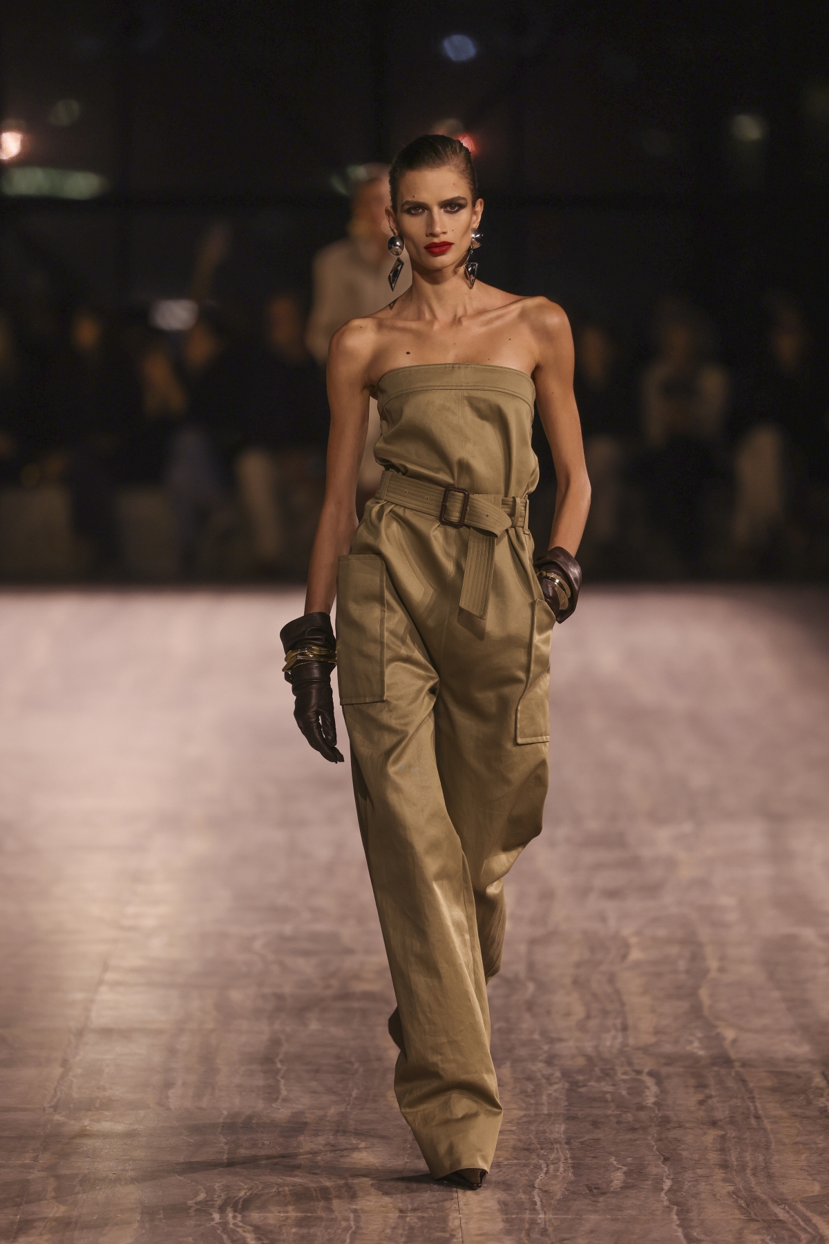 Saint Laurent Jar/Leto 2024 v Paríži. 