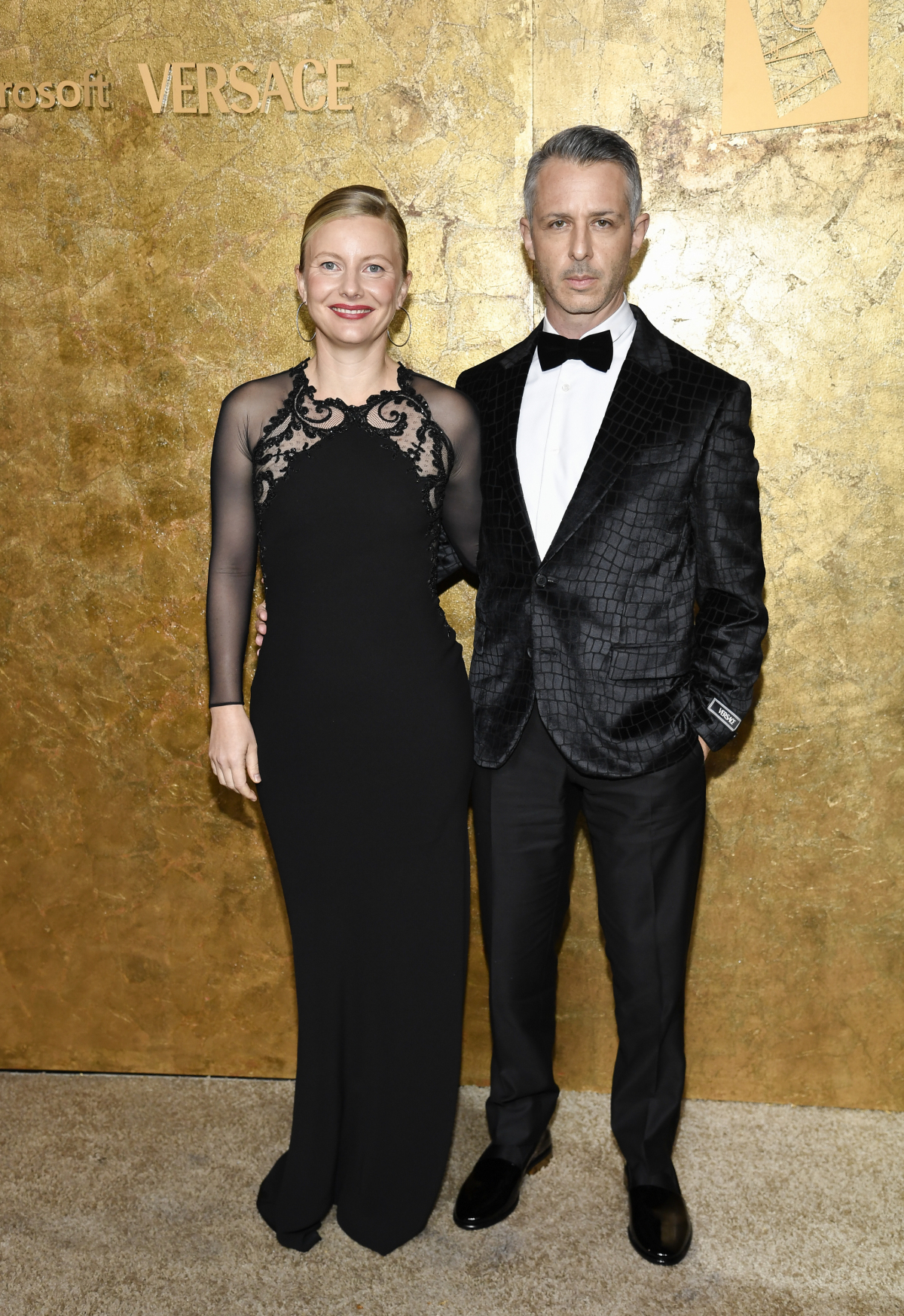 Herec Jeremy Strong a jeho partnerka Emma Wall.