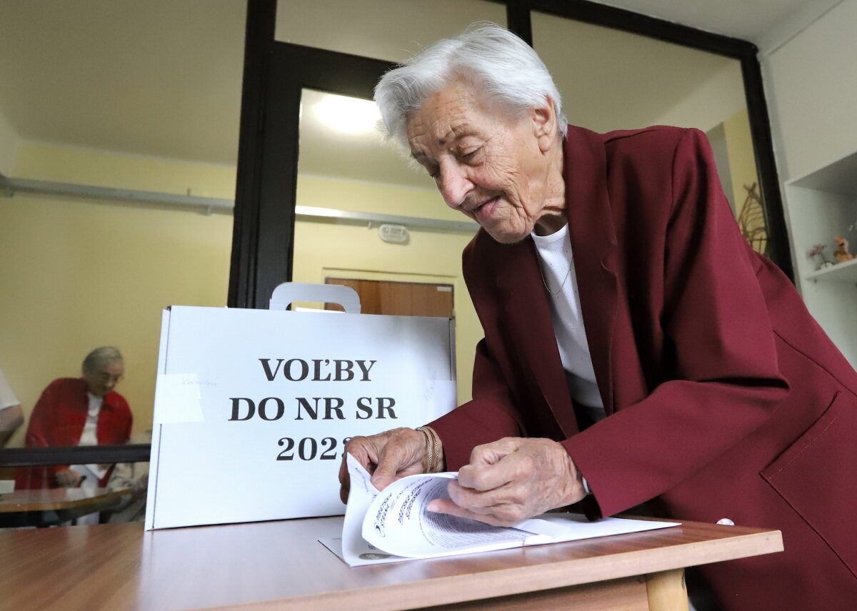 parlamentné voľby 2023, volič, hlasovanie, urna