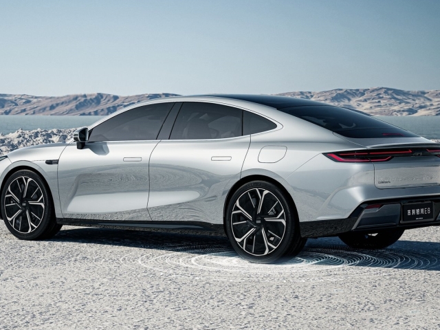 Geely Galaxy E8 1