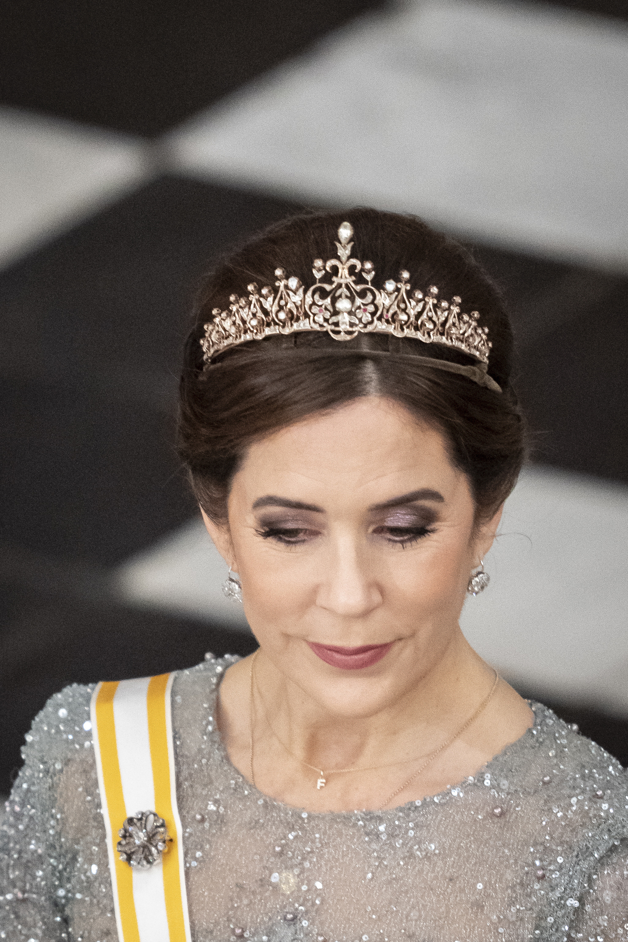 Dánska korunná princezná Mary sa objavila na štátnom bankete s korunkou známou ako The Edwardian Tiara.