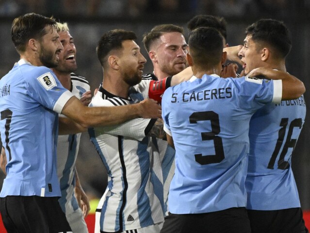 Lionel Messi Mathias Olivera