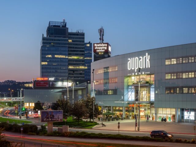 Nákupné centrum Aupark v Bratislave.