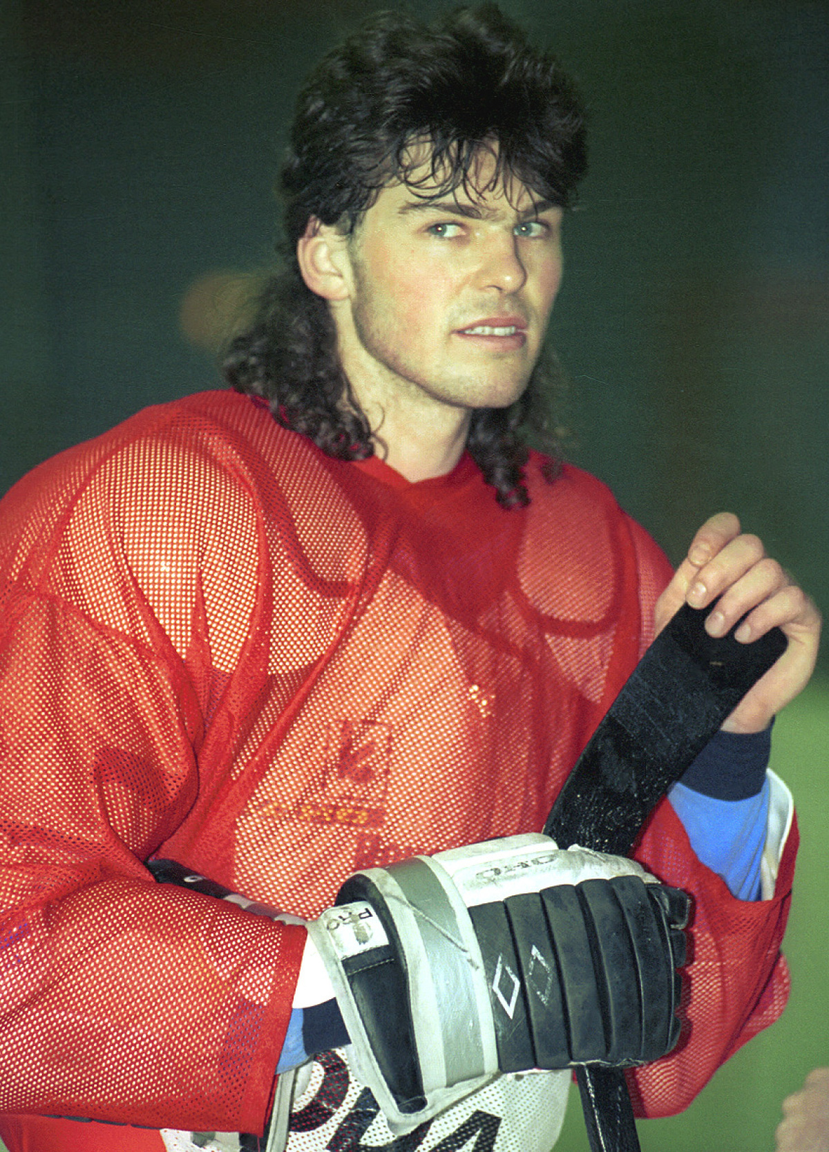 Ktorá česká hokejová legenda sa v 90. rokoch preslávila ikonickým účesom v štýle "vpredu biznis, vzadu párty", známym ako mullet?