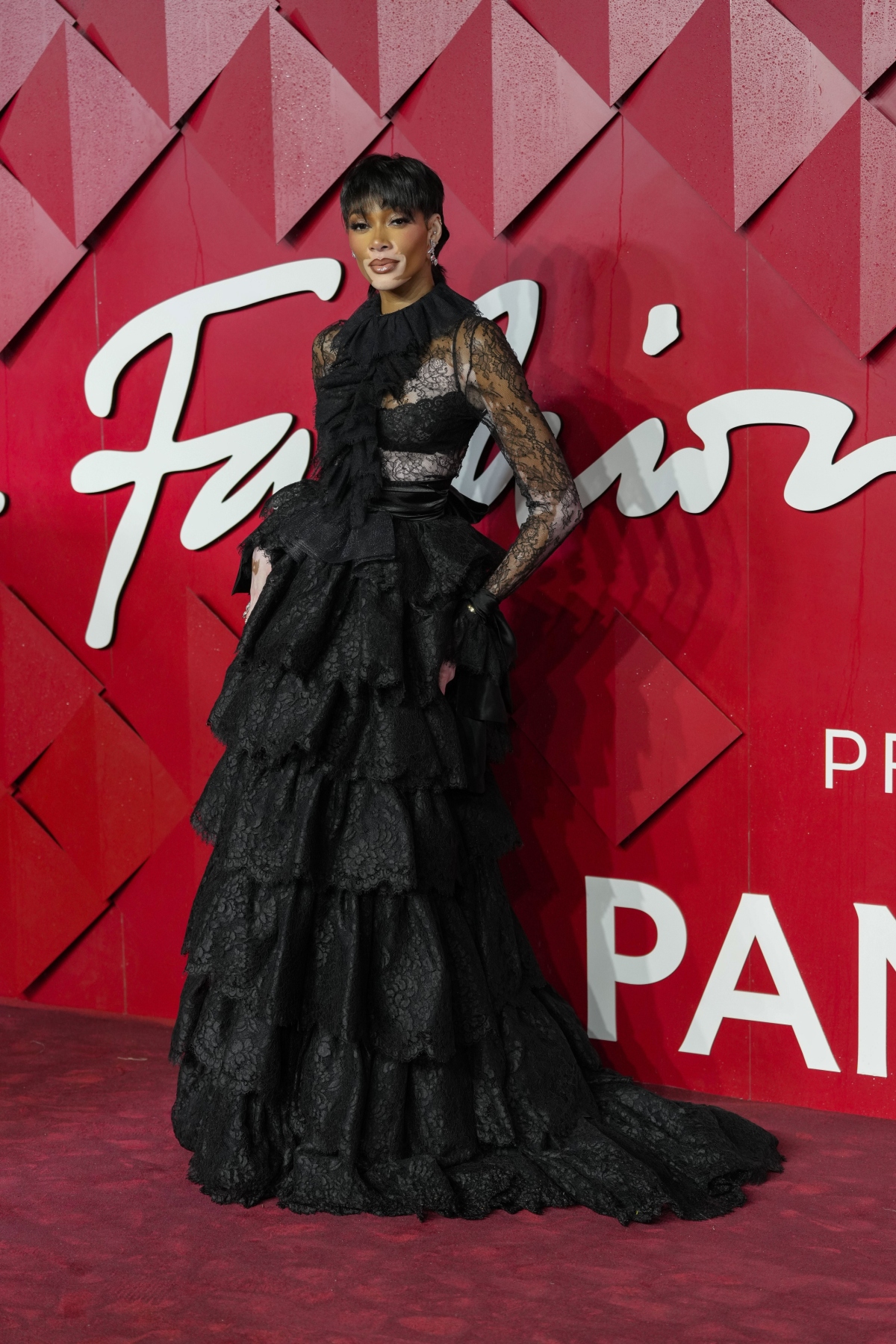 Winnie Harlow v kreácii Richard Quinn