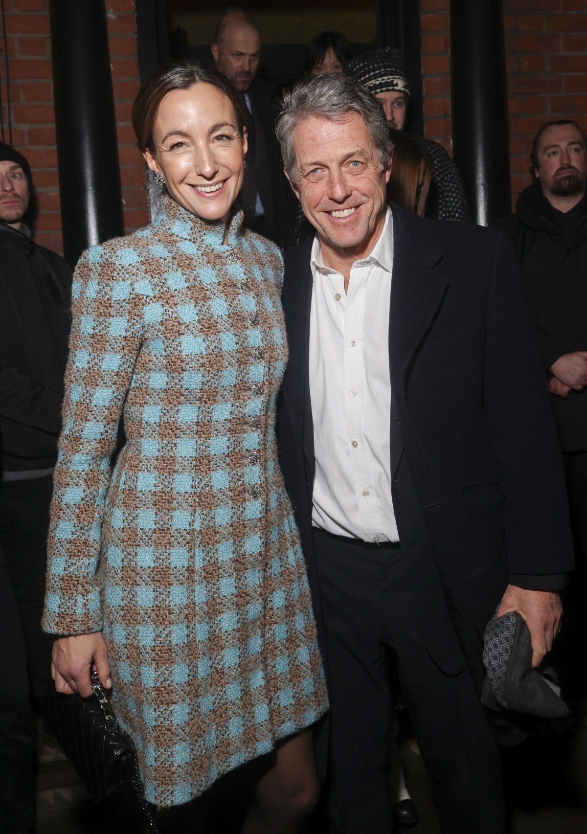 Herec Hugh Grant a jeho manželka Anna Elisabet Eberstein.