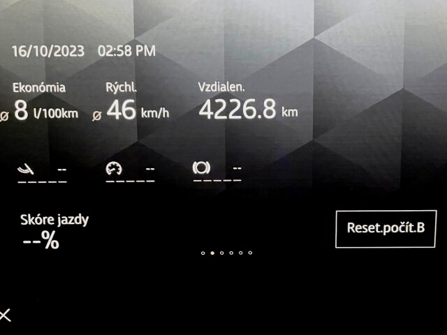 Priemernú spotrebu rovných osem litrov za viac ako 4 000 km považuje za vynikajúcu. My sme ale dokázali jazdiť aj pod sedem litrov. Dlhodobý priemer predstavoval dokonca len 7,5 litra.