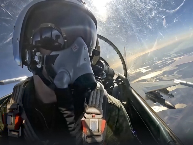 ruský pilot, su-35, stíhačka, kokpit, vojna na Ukrajine
