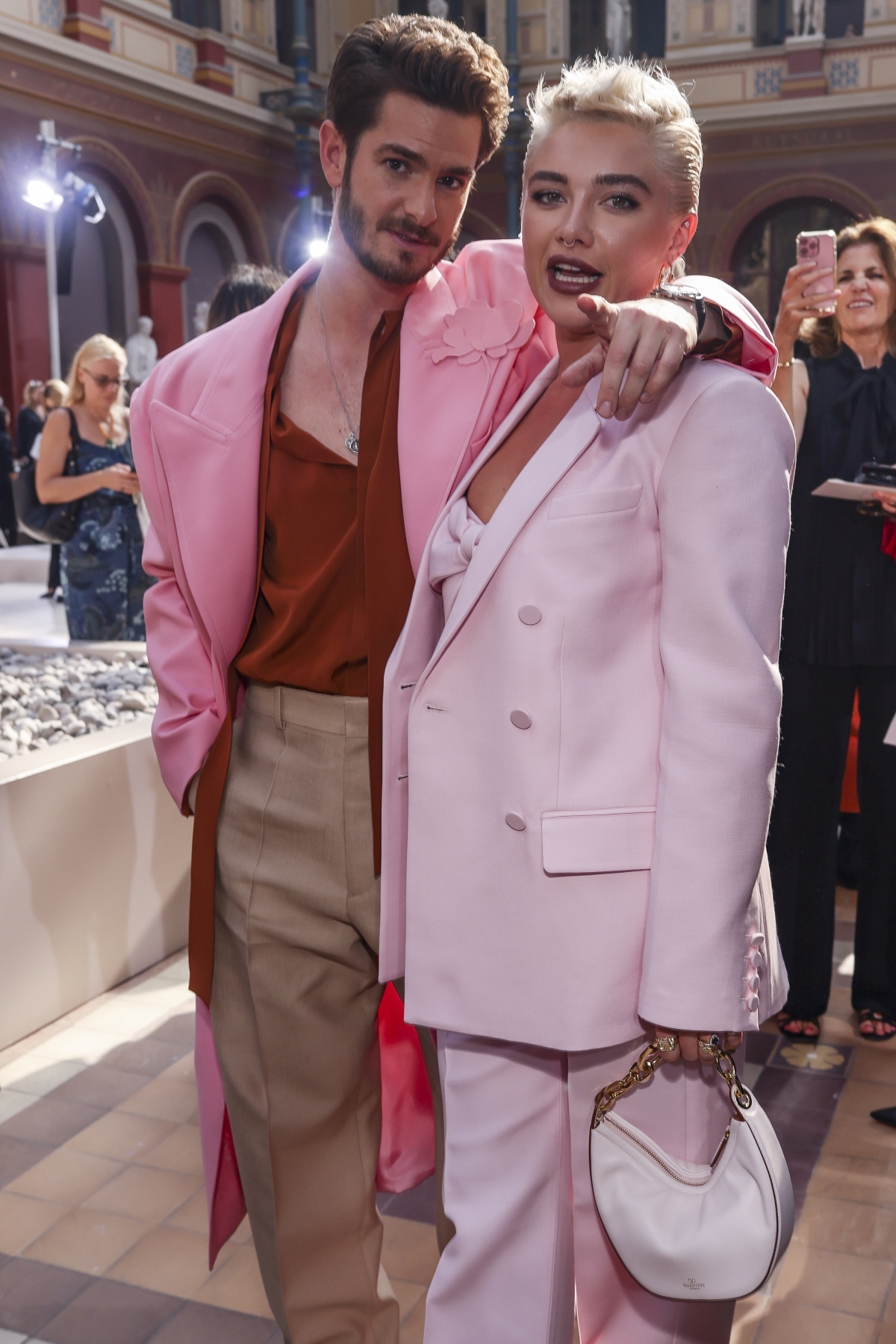 Herec Andrew Garfield a herečka Florence Pugh
