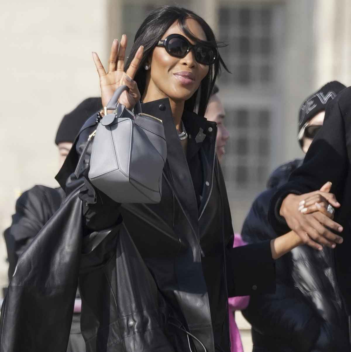 France Fashion Loewe Naomi Campbell s kabelkou Loewe Puzzle