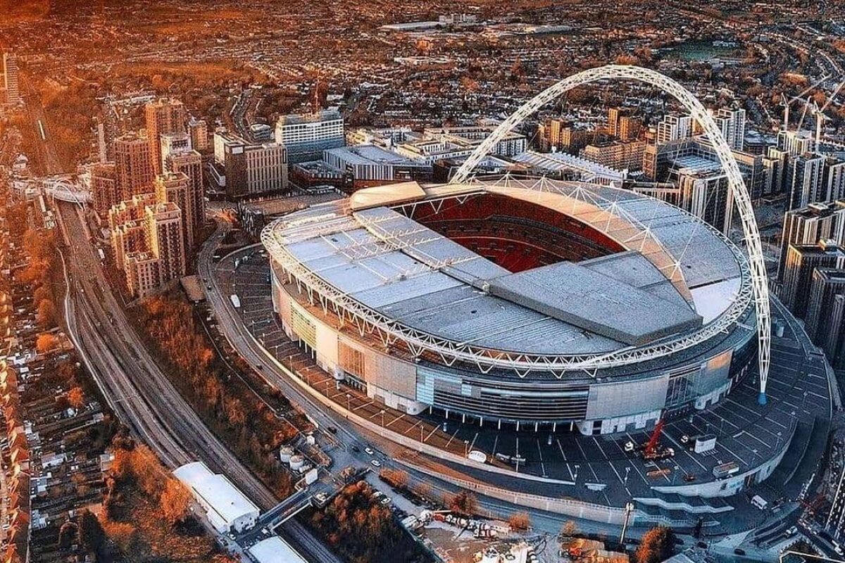 Najväčší športový štadión v Anglicku a jedno z najprestížnejších miest v Európe -  Wembley Stadium. Tipnite si jeho obvod.