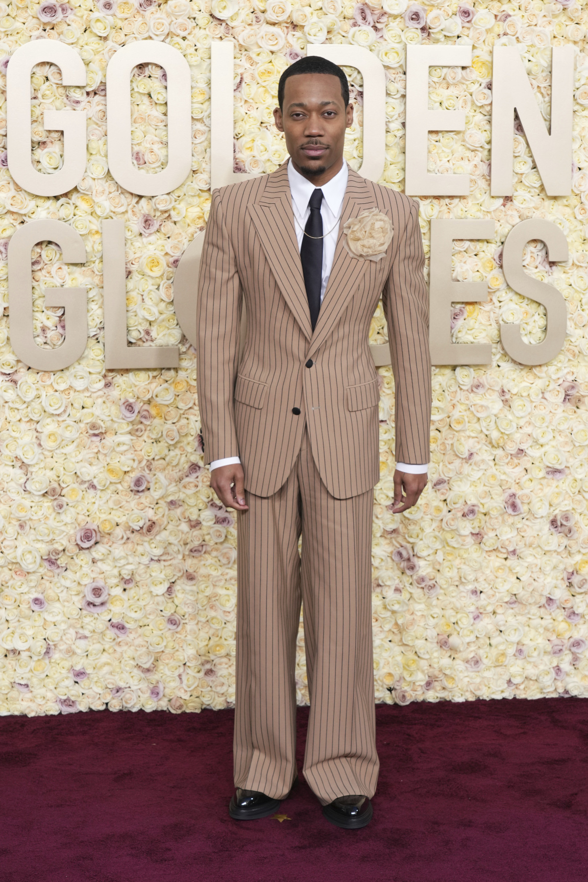 Herec Tyler James Williams v kreácii Dolce & Gabbana.