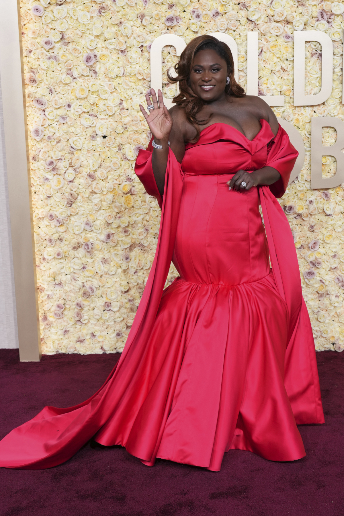 Herečka Danielle Brooks v šatách na mieru od ateliéru Moschino.