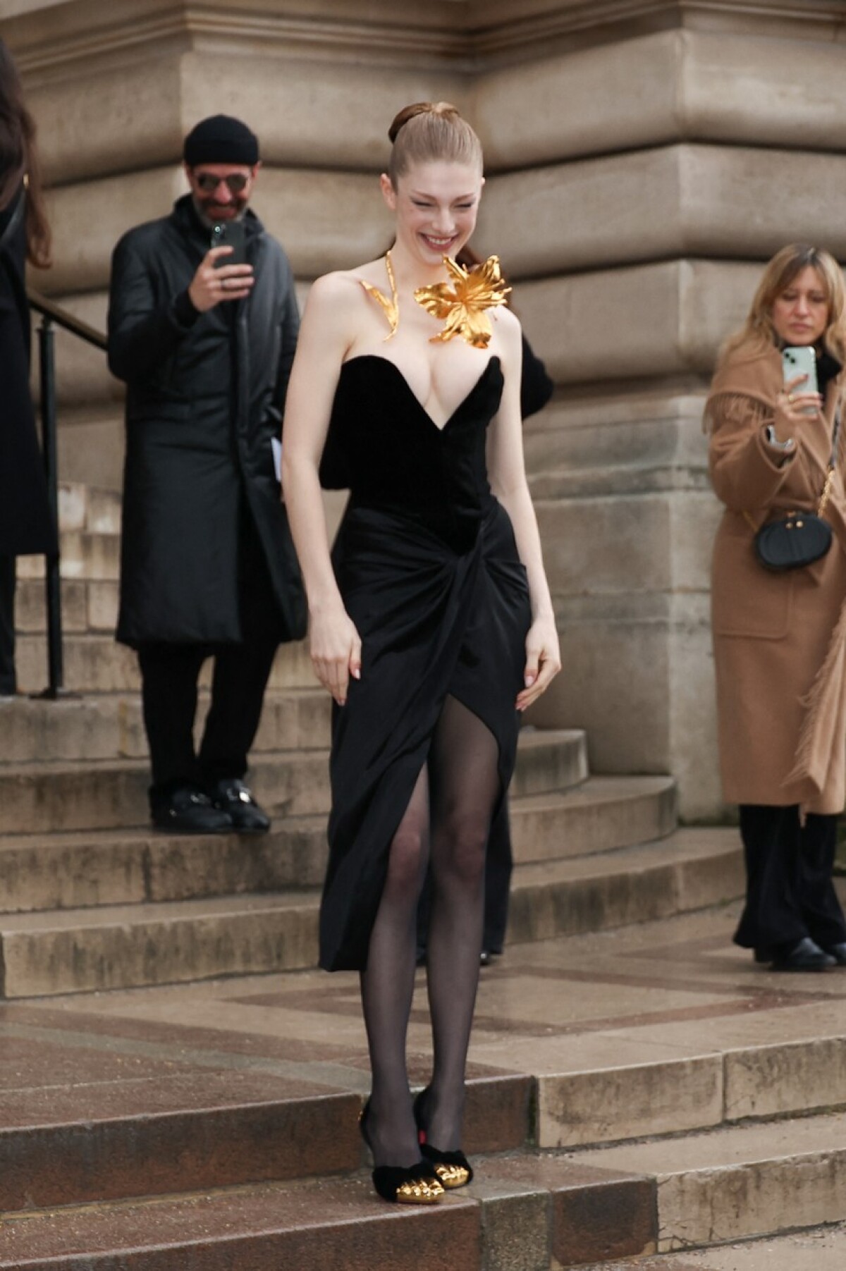 Hunter Schafer na prehliadke Schiaparelli Haute Couture