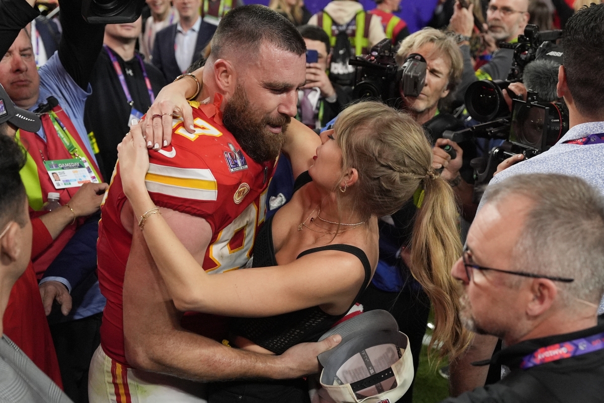 Travis Kelce s partnerkou Taylor Swiftovou