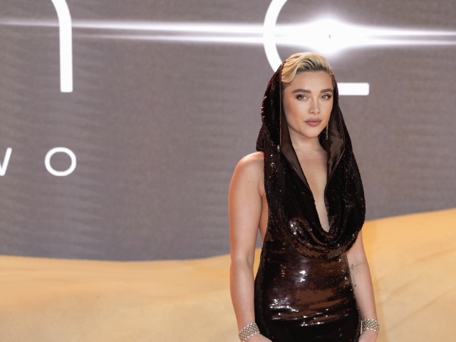 Herečka Florence Pugh v kreácii Valentino. 