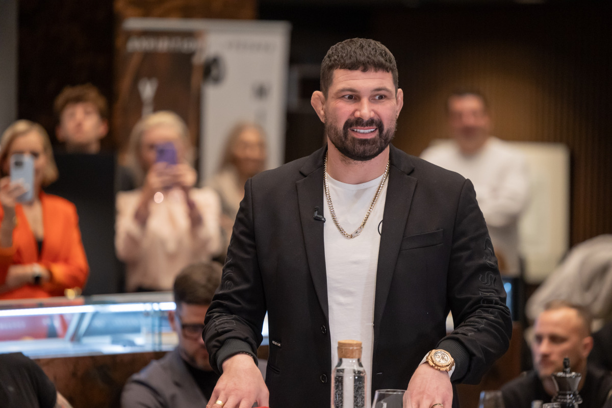 Král na ťahu, Attila Végh, Karlos Vémola