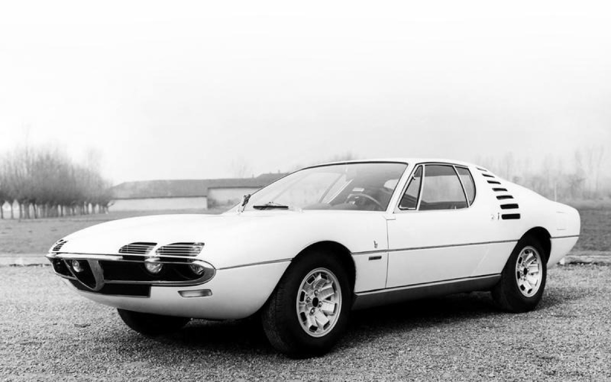 Alfa Romeo Montreal