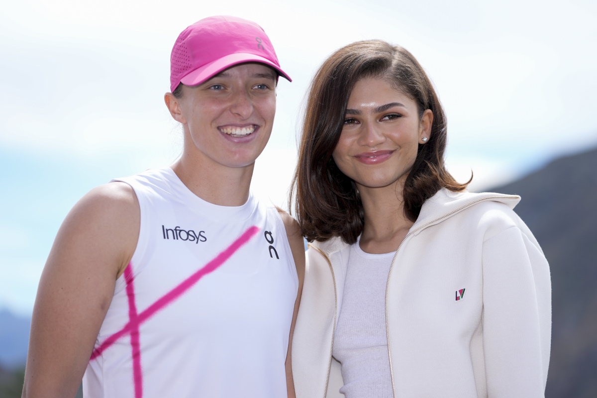 Iga Swiateková (vľavo) a herečka Zendaya 