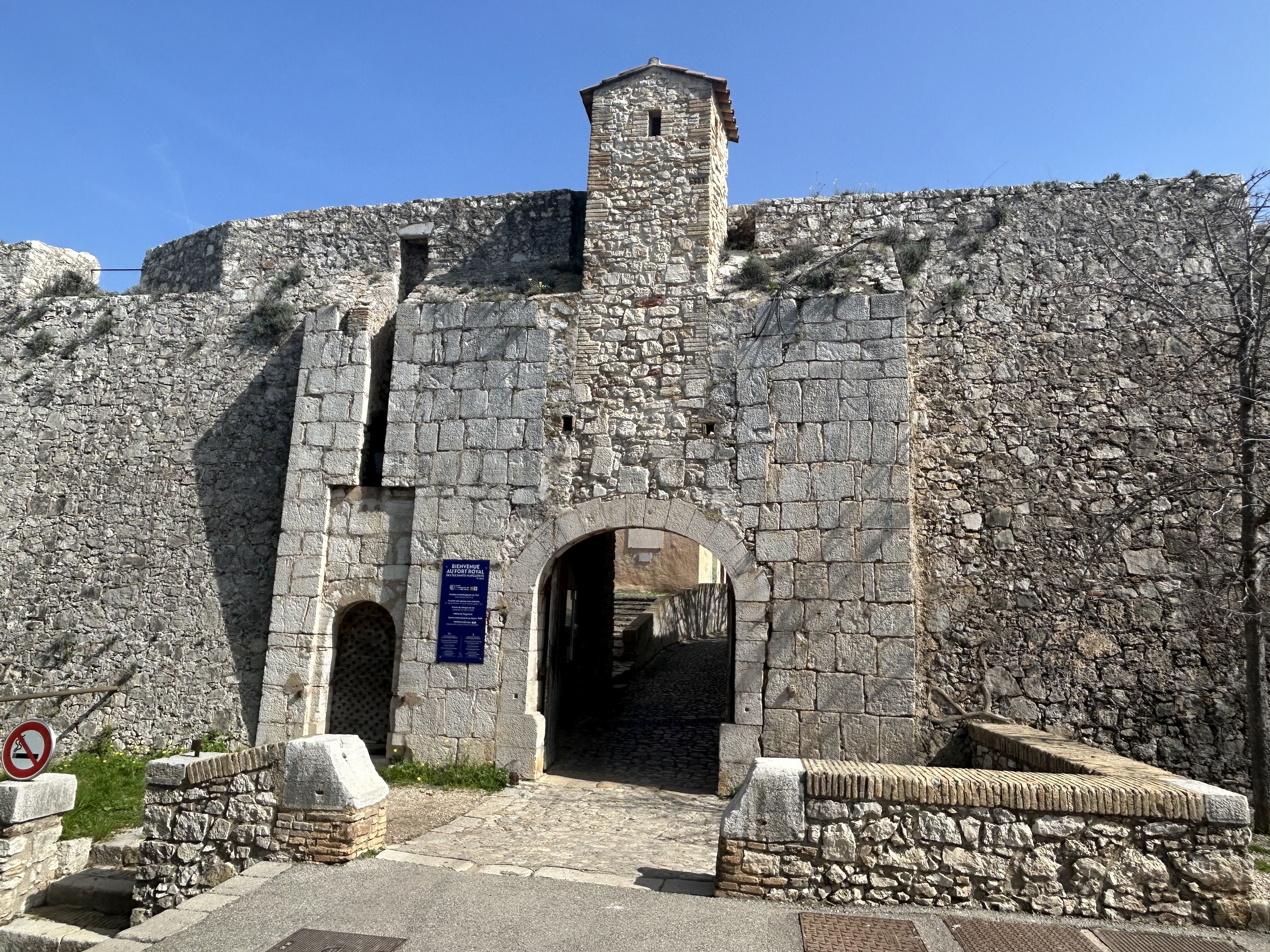 Vstup do kráľovskej pevnosti na Ostrove sv. Margaréty.