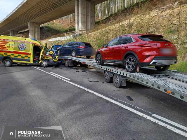 sanitka auto nehoda