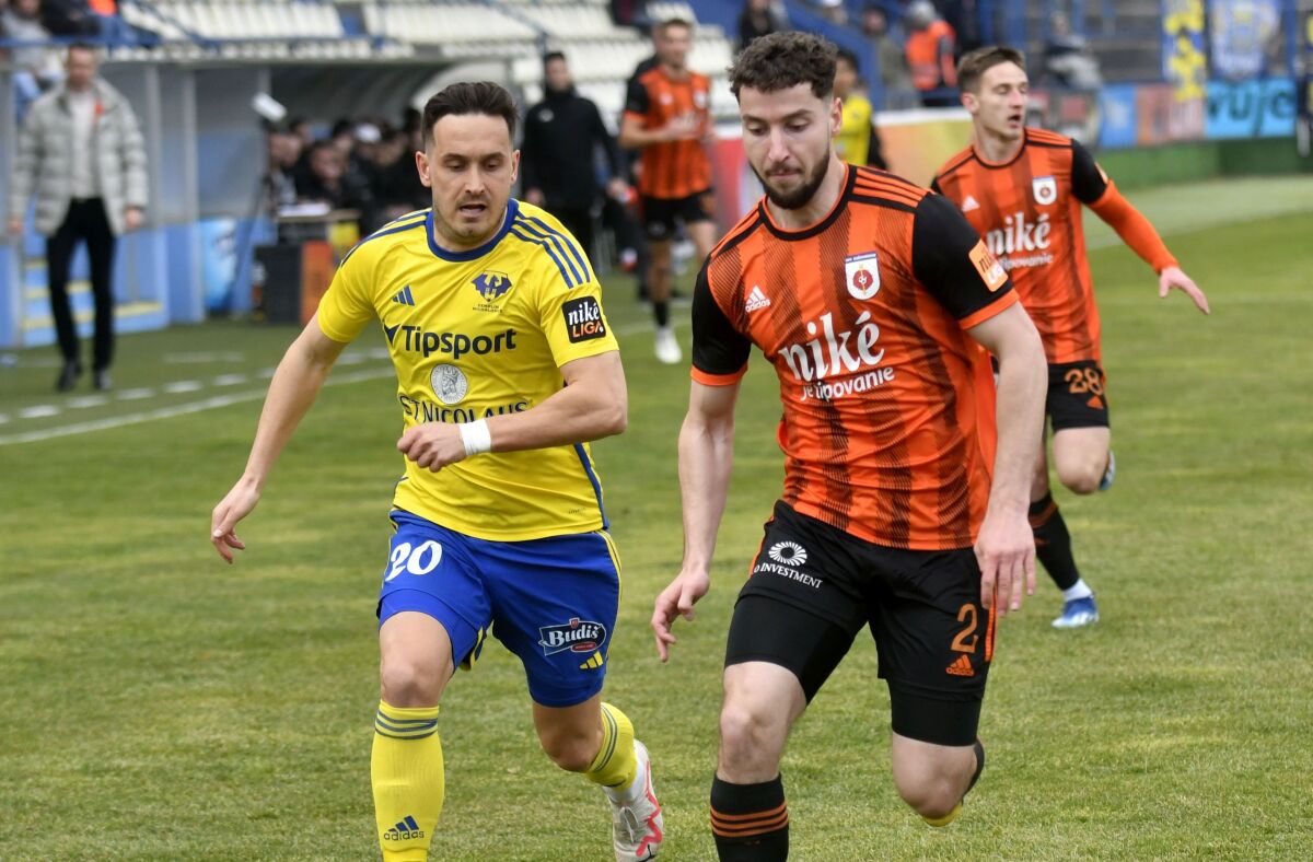 19. Alexander Mojžiš