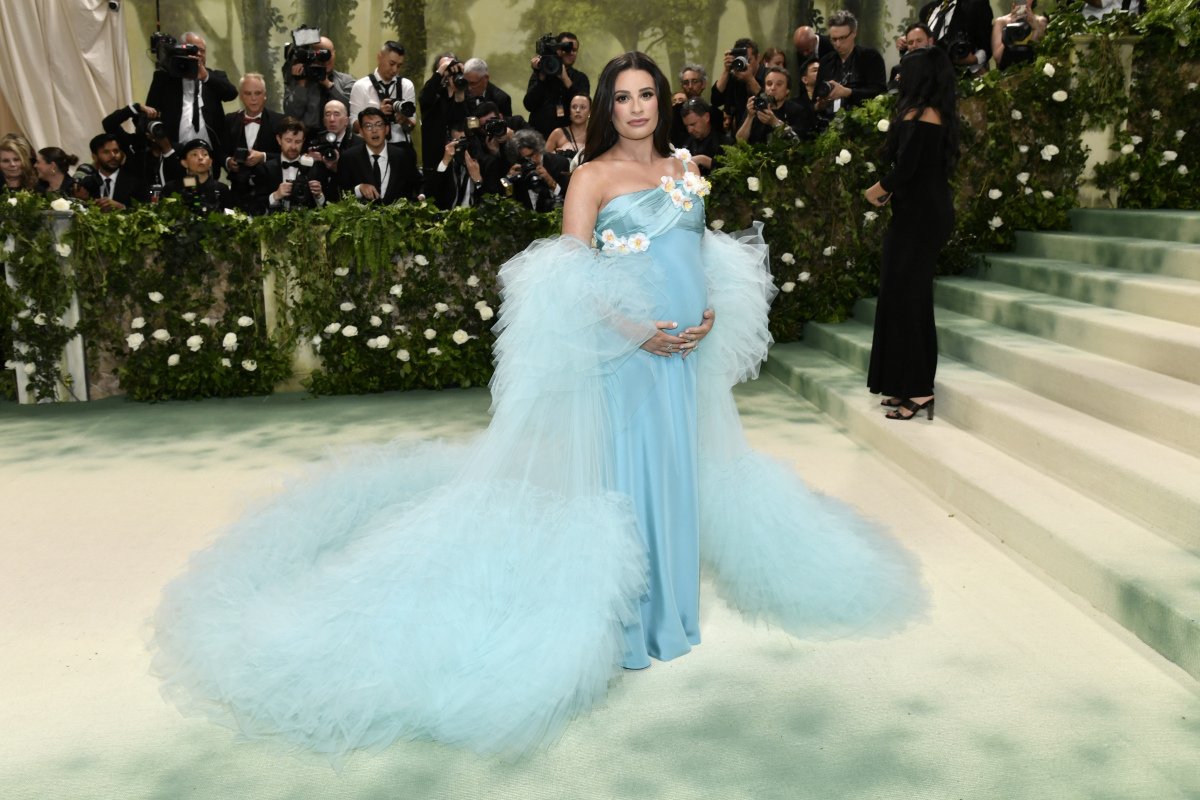 Tehotná herečka Lea Michele v kreácii Rodarte. 