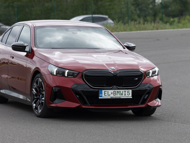 BMW i5