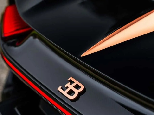 Bugatti - motor 8,3 V16
