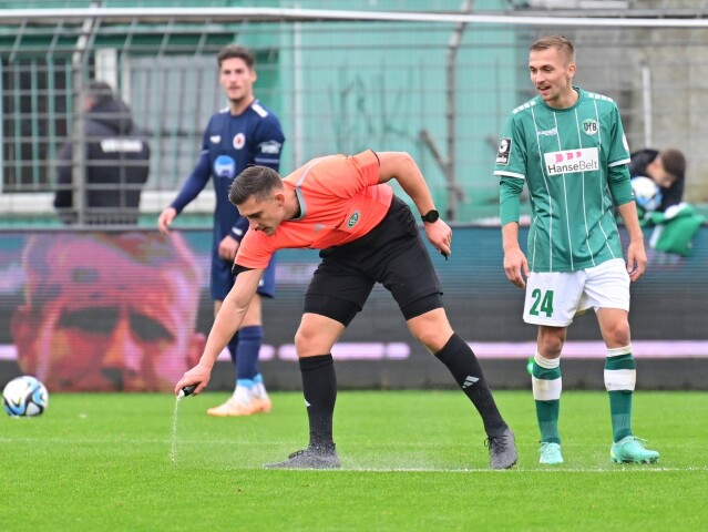 futbal rozhodca sprej
