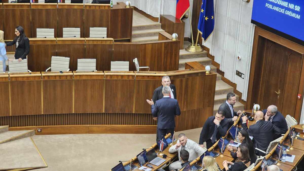 nrsr, parlament, atentát, uznesenie, fico
