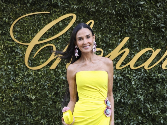 Demi Moore v kreácii Oscar de la Renta
