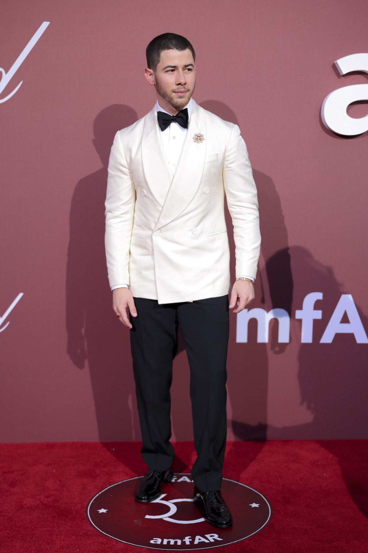 Spevák a herec Nick Jonas.