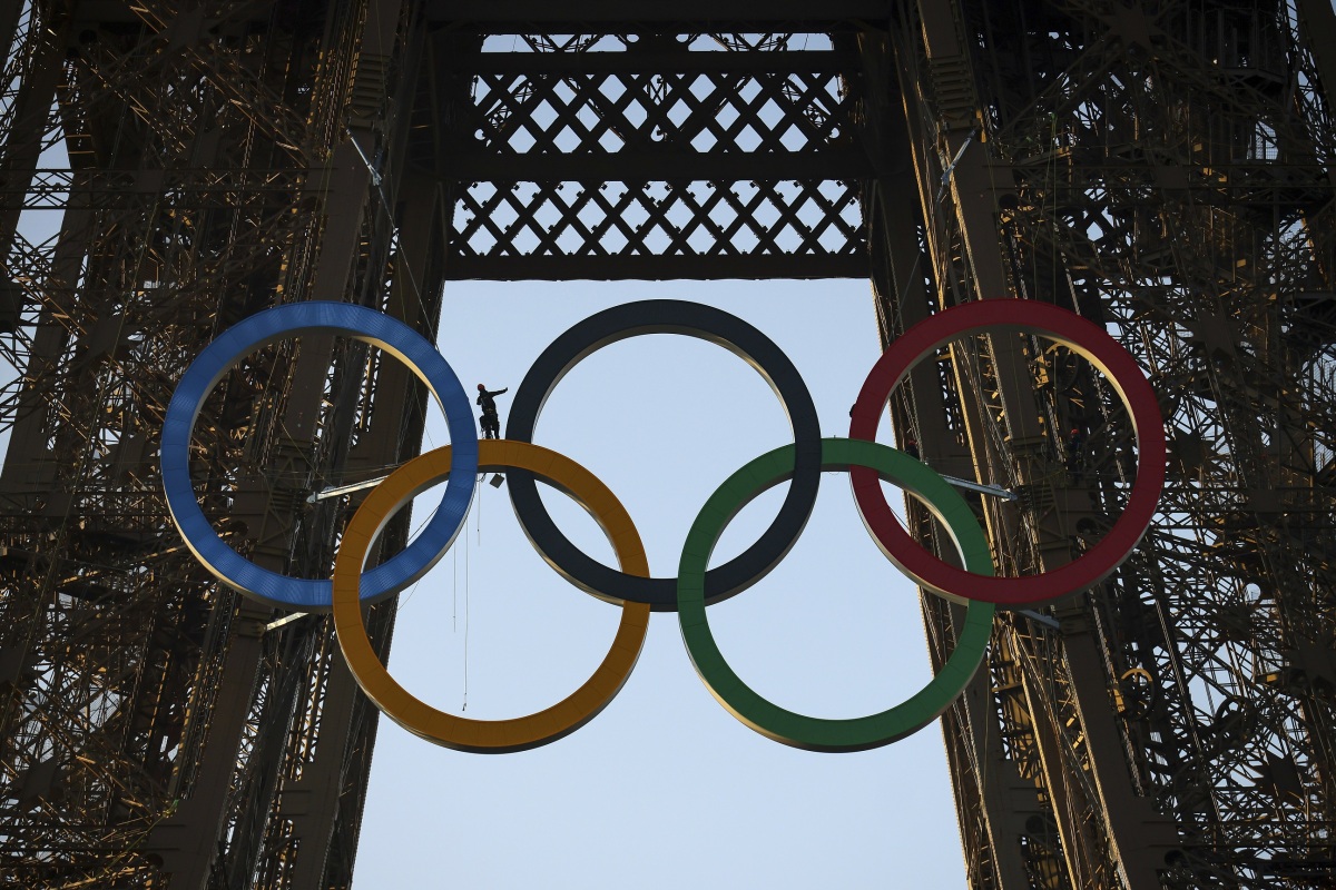 Eiffelova veža / Olympiáda / Olympijské kruhy /