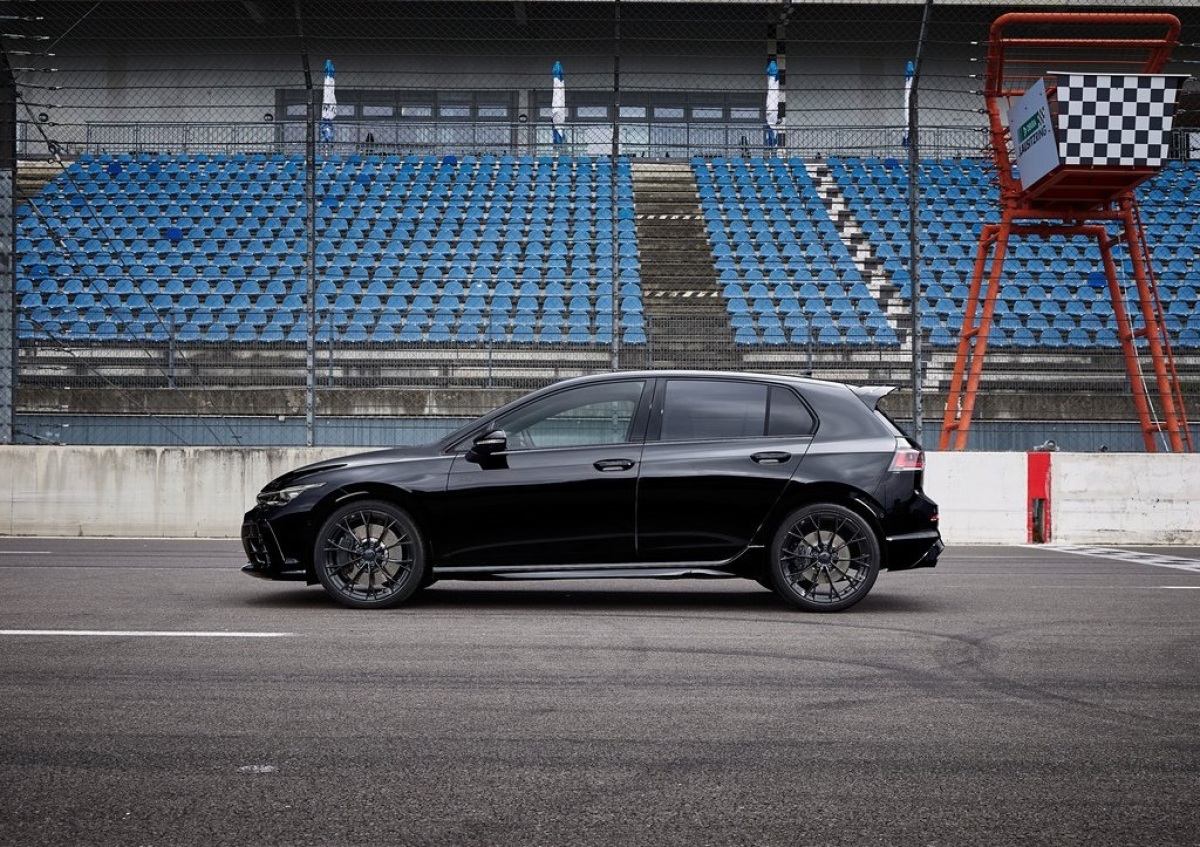 Volkswagen Golf R Black Edition 2
