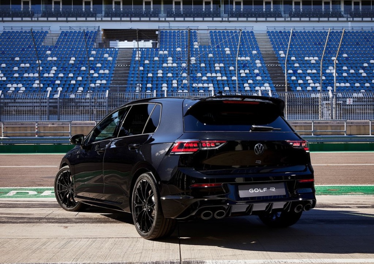 Volkswagen Golf R Black Edition 3