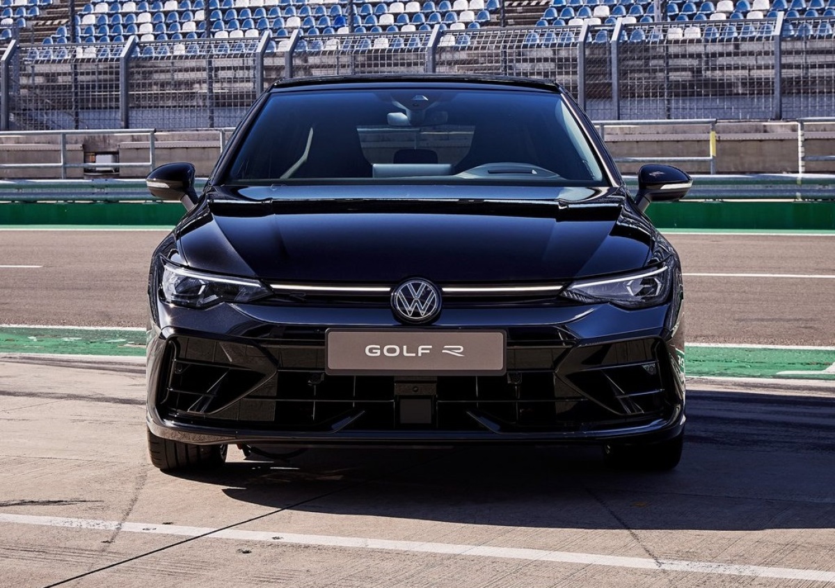 Volkswagen Golf R Black Edition 4
