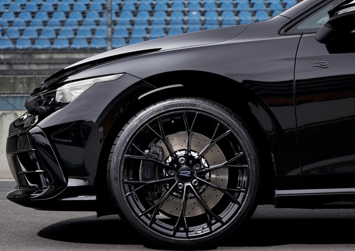 Volkswagen Golf R Black Edition 8