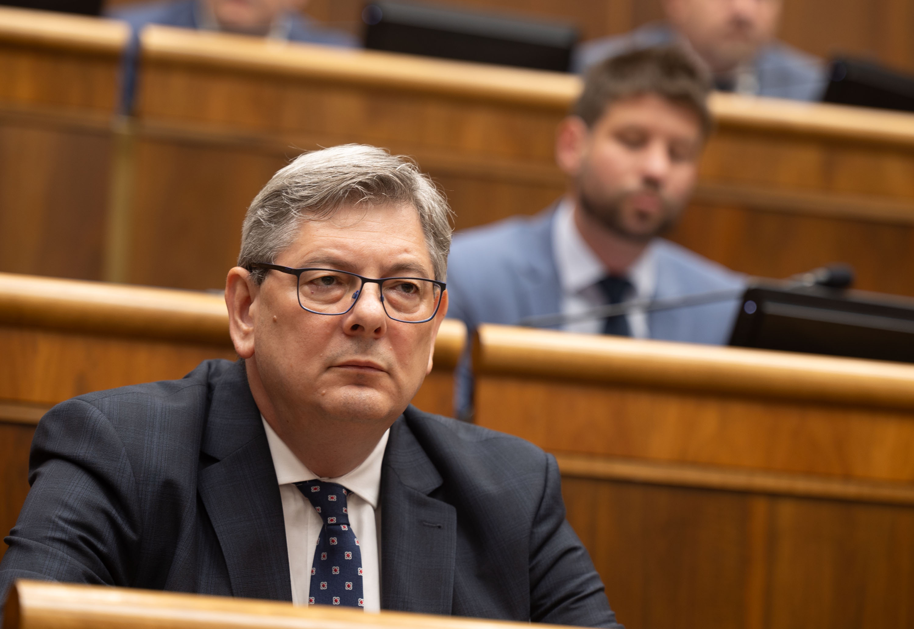 Minister spravodlivosti Boris Susko v Národnej rade SR počas mimoriadnej schôdze k novele trestných kódexov. Schôdzu musel iniciovať v lete, aby EK nezmrazila Slovensku čerpanie eurofondov.