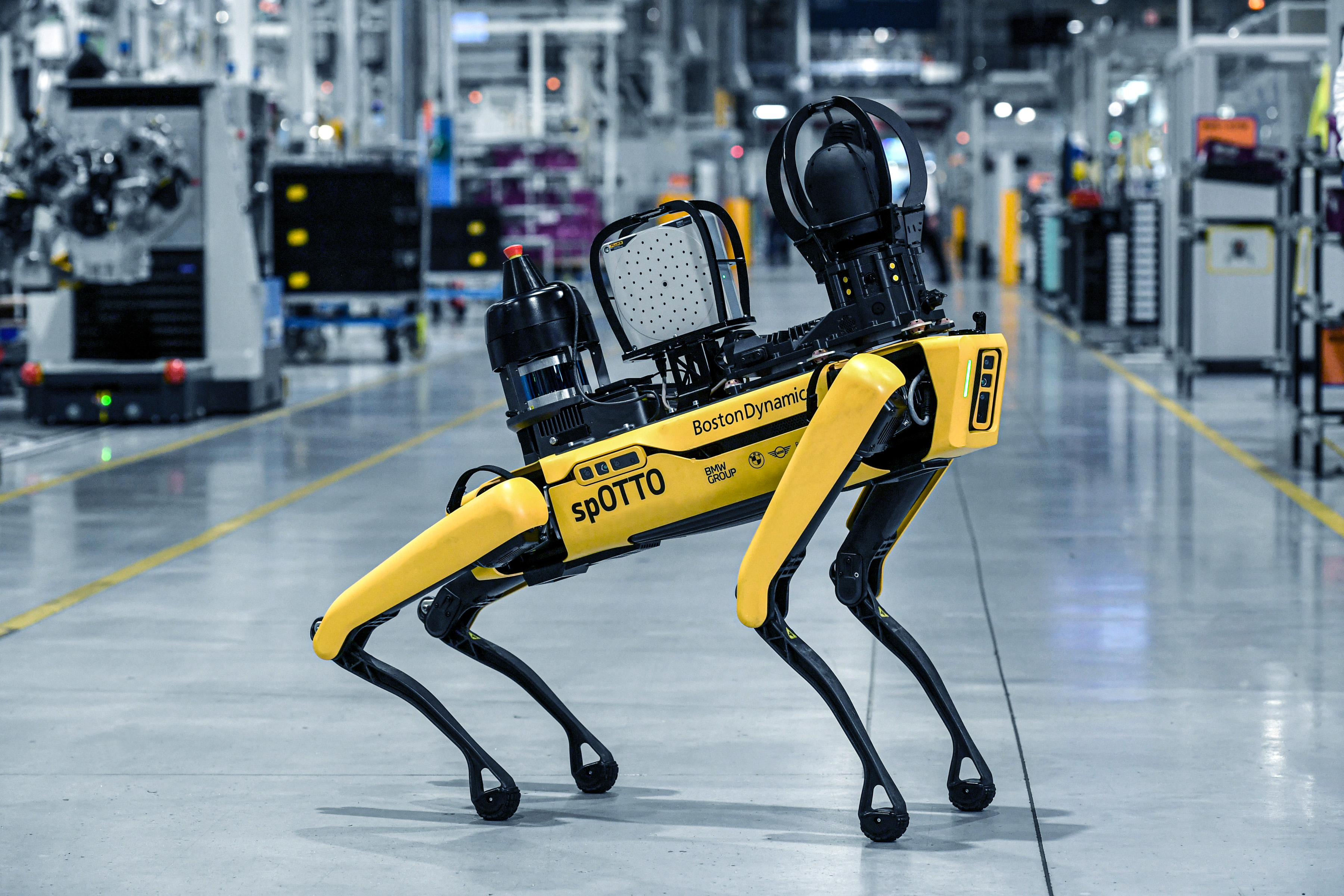 Robotický pes BMW sa volá SpOTTO a už ho "naostro" testujú.